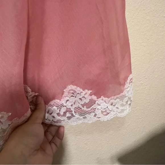 Vintage Pink Slip with White Lace Trim - Picture 4 of 5